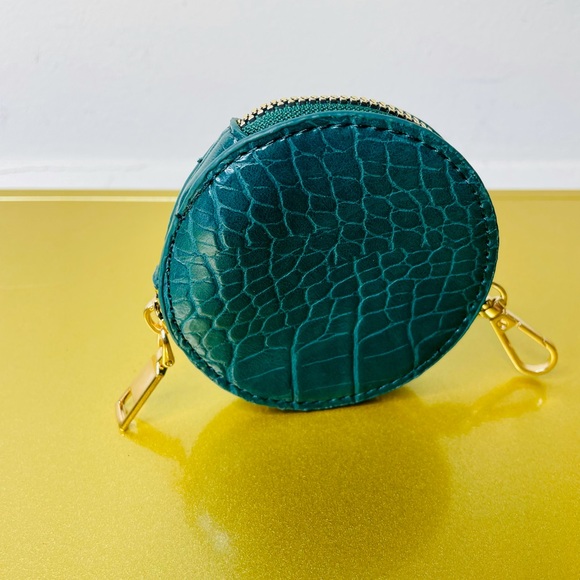 MAKE A STATEMENT FAUX CROC HANDBAG 